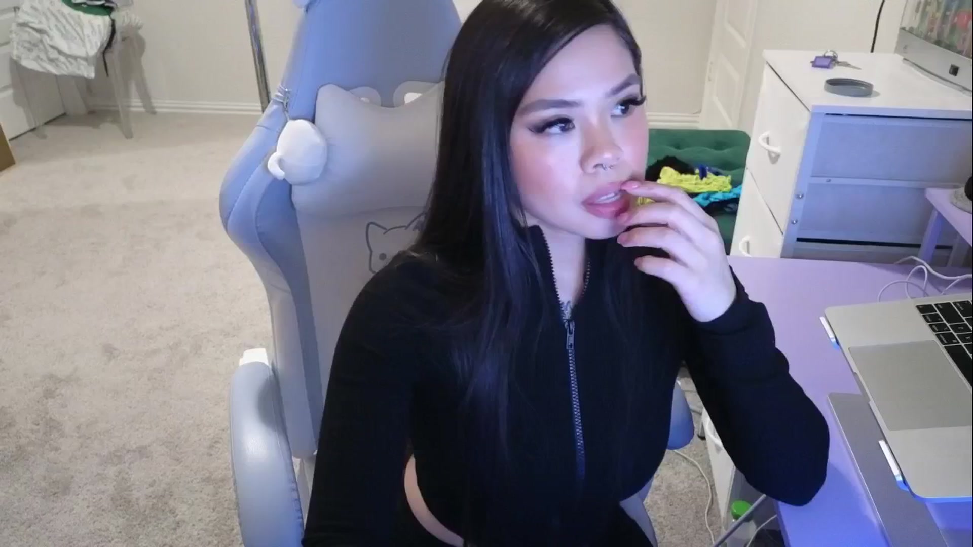 Gallery image thumbnail from dolllface's myfreecams stream on, 04/30/2026, 10:57 image 5 of 20