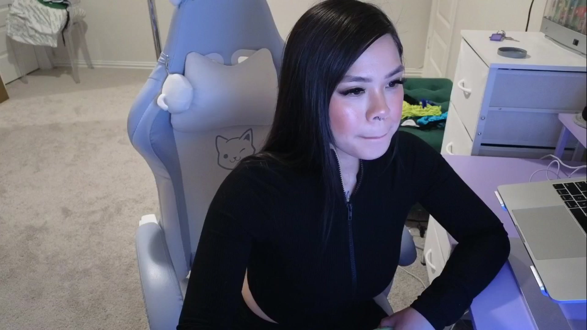 Gallery image thumbnail from dolllface's myfreecams stream on, 04/30/2026, 10:57 image 9 of 20