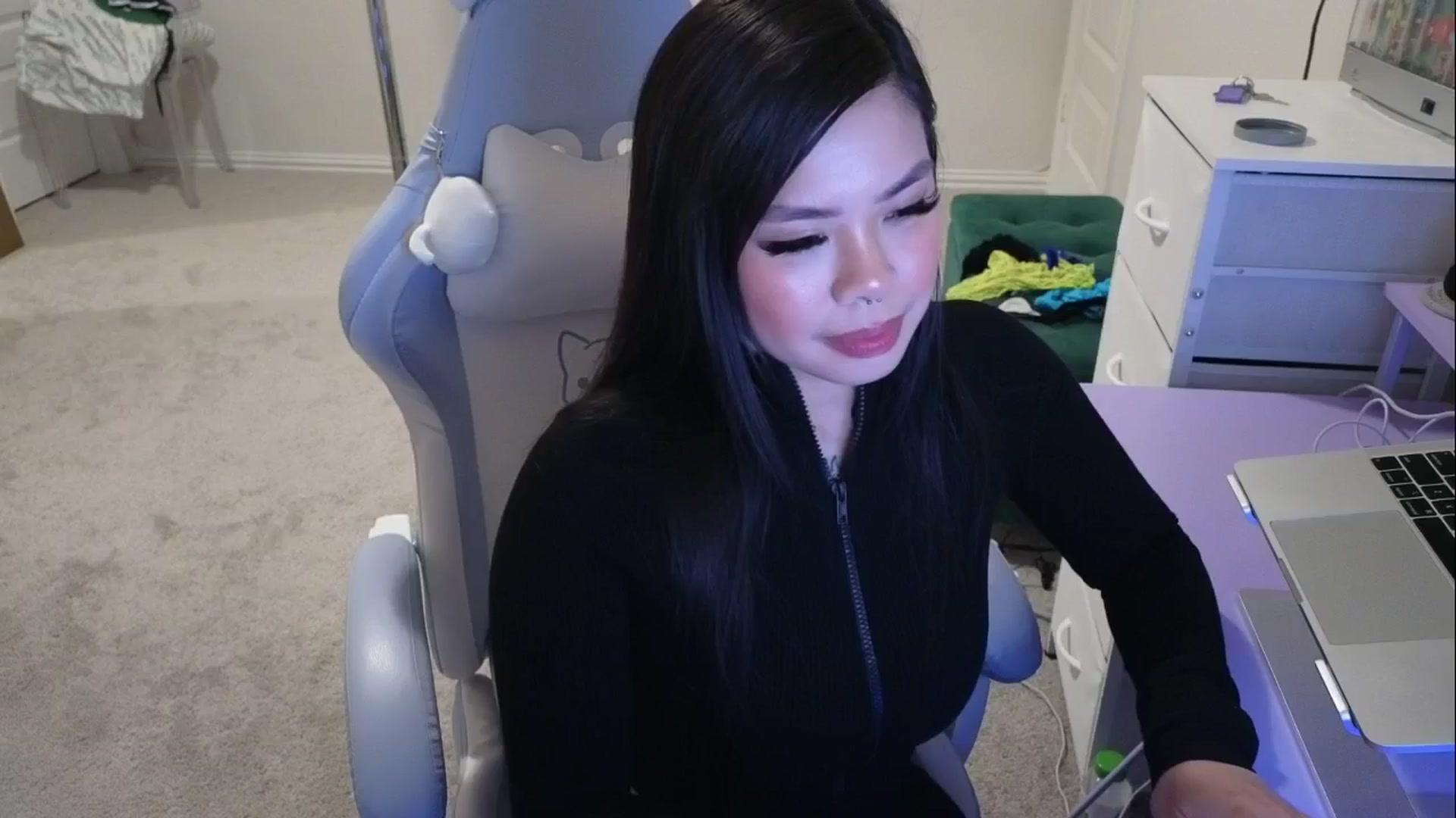Gallery image thumbnail from dolllface's myfreecams stream on, 04/30/2026, 10:57 image 2 of 20