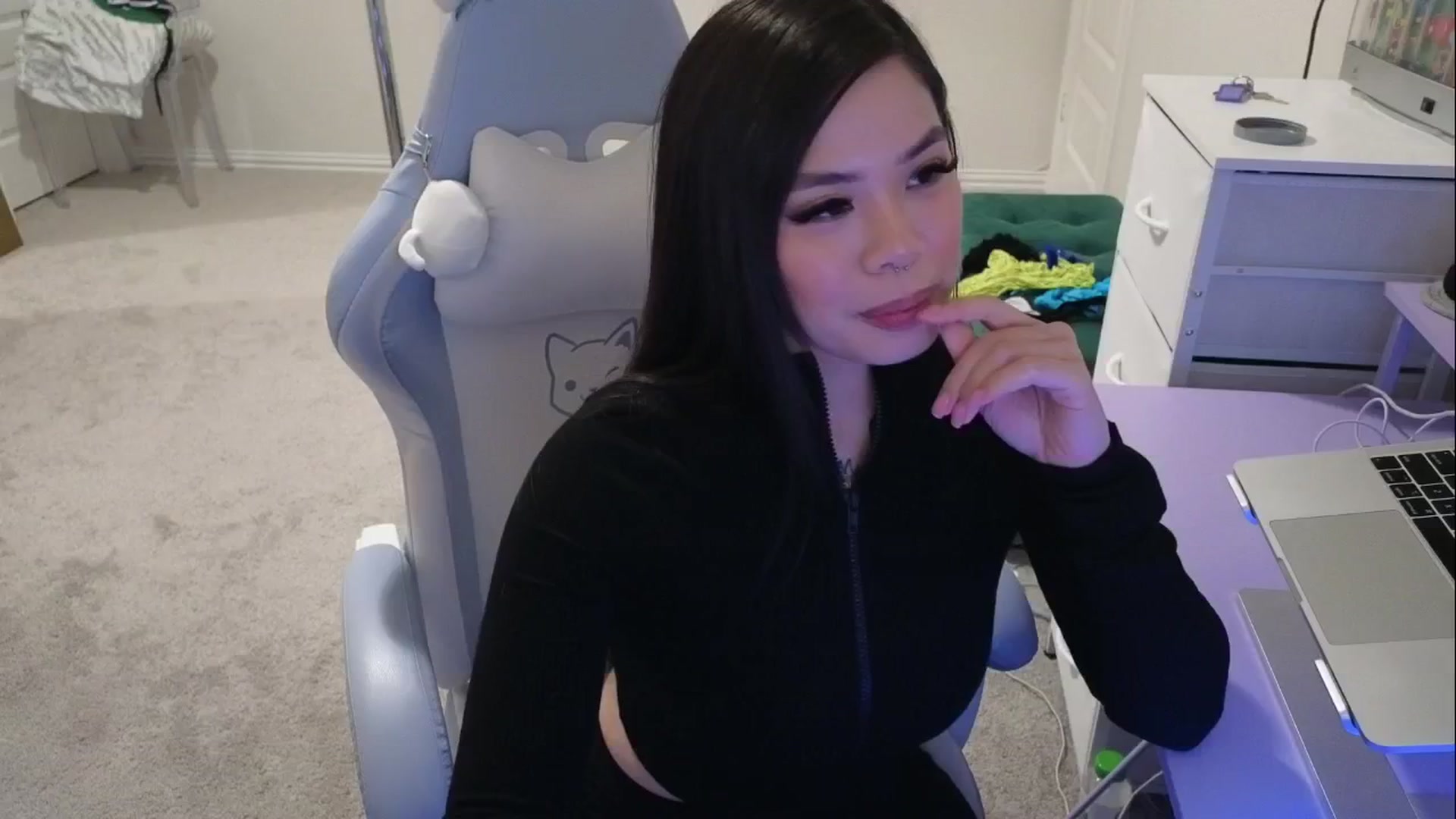 Gallery image thumbnail from dolllface's myfreecams stream on, 04/30/2026, 10:57 image 7 of 20