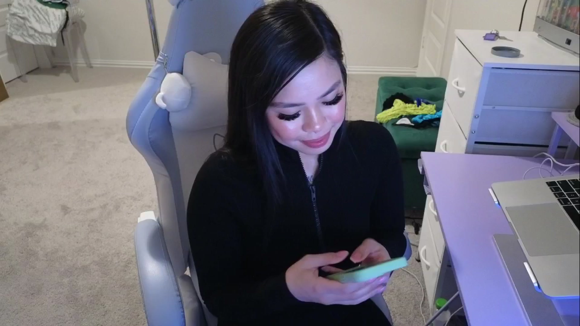 Gallery image thumbnail from dolllface's myfreecams stream on, 04/30/2026, 10:57 image 12 of 20