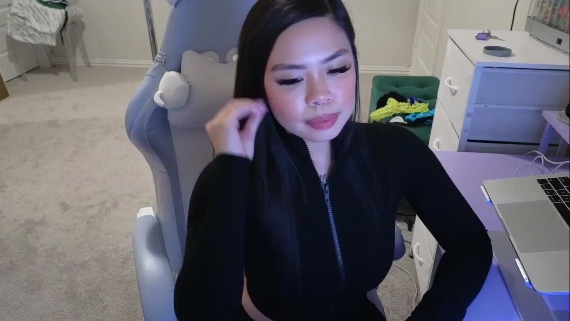 Gallery image thumbnail from dolllface's myfreecams stream on, 04/30/2026, 10:57 image 4 of 20