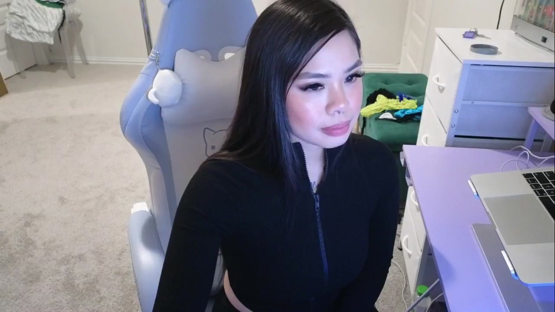 Gallery image thumbnail from dolllface's myfreecams stream on, 04/30/2026, 10:57 image 16 of 20