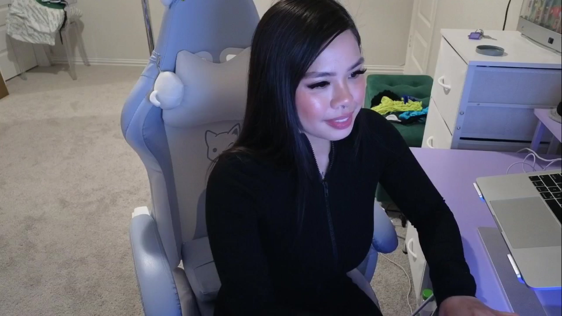 Gallery image thumbnail from dolllface's myfreecams stream on, 04/30/2026, 10:57 image 13 of 20