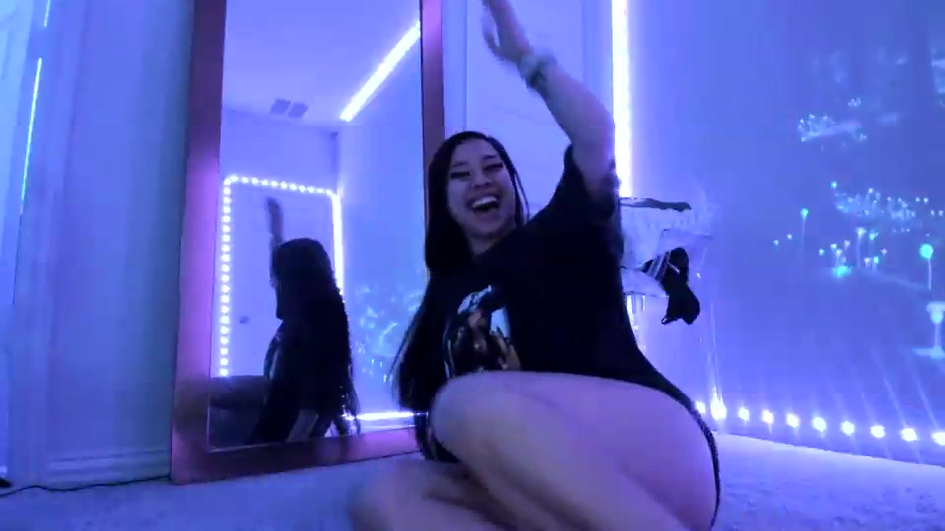 Gallery image thumbnail from dolllface's myfreecams stream on, 05/03/2026, 10:02 image 18 of 20