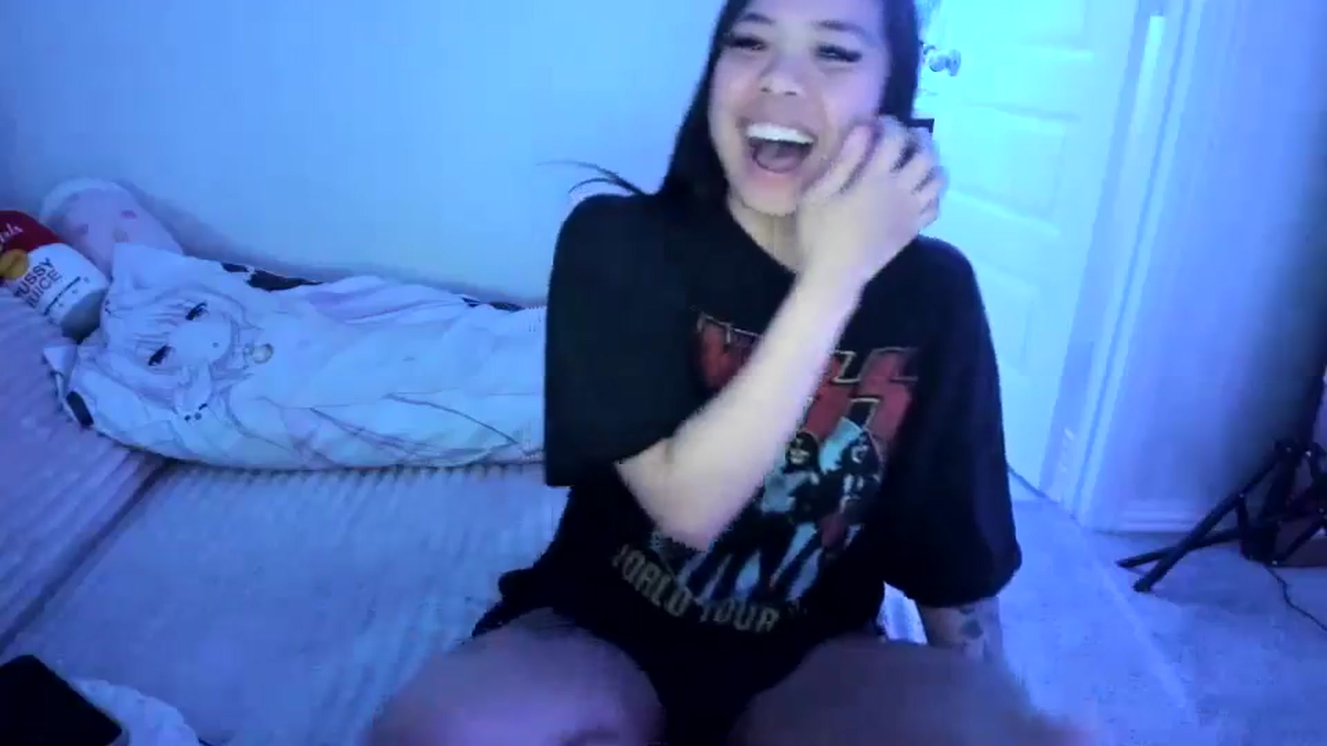 Gallery image thumbnail from dolllface's myfreecams stream on, 05/06/2026, 09:49 image 19 of 20