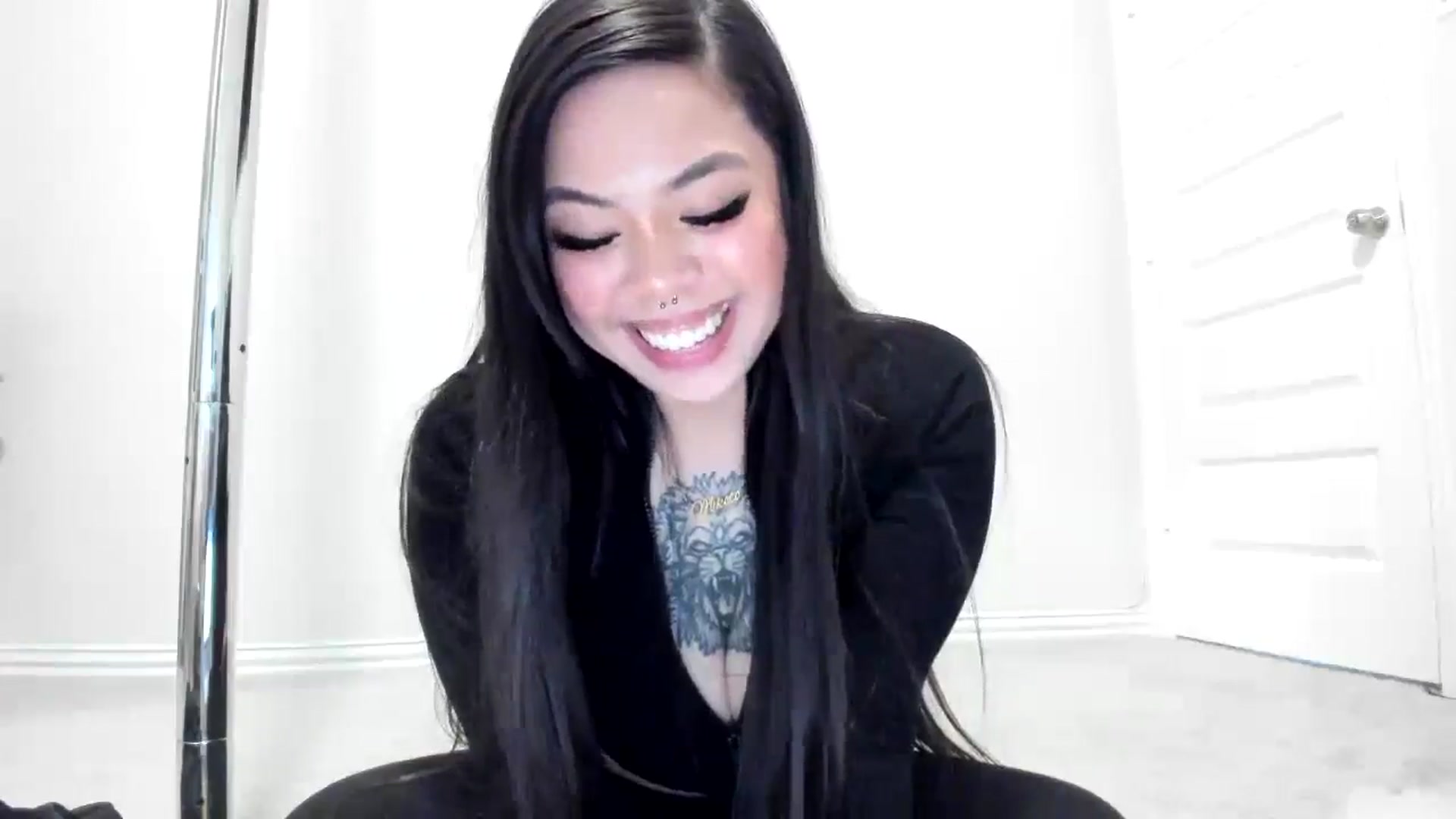 Gallery image thumbnail from dolllface's myfreecams stream on, 05/10/2026, 12:20 image 13 of 20