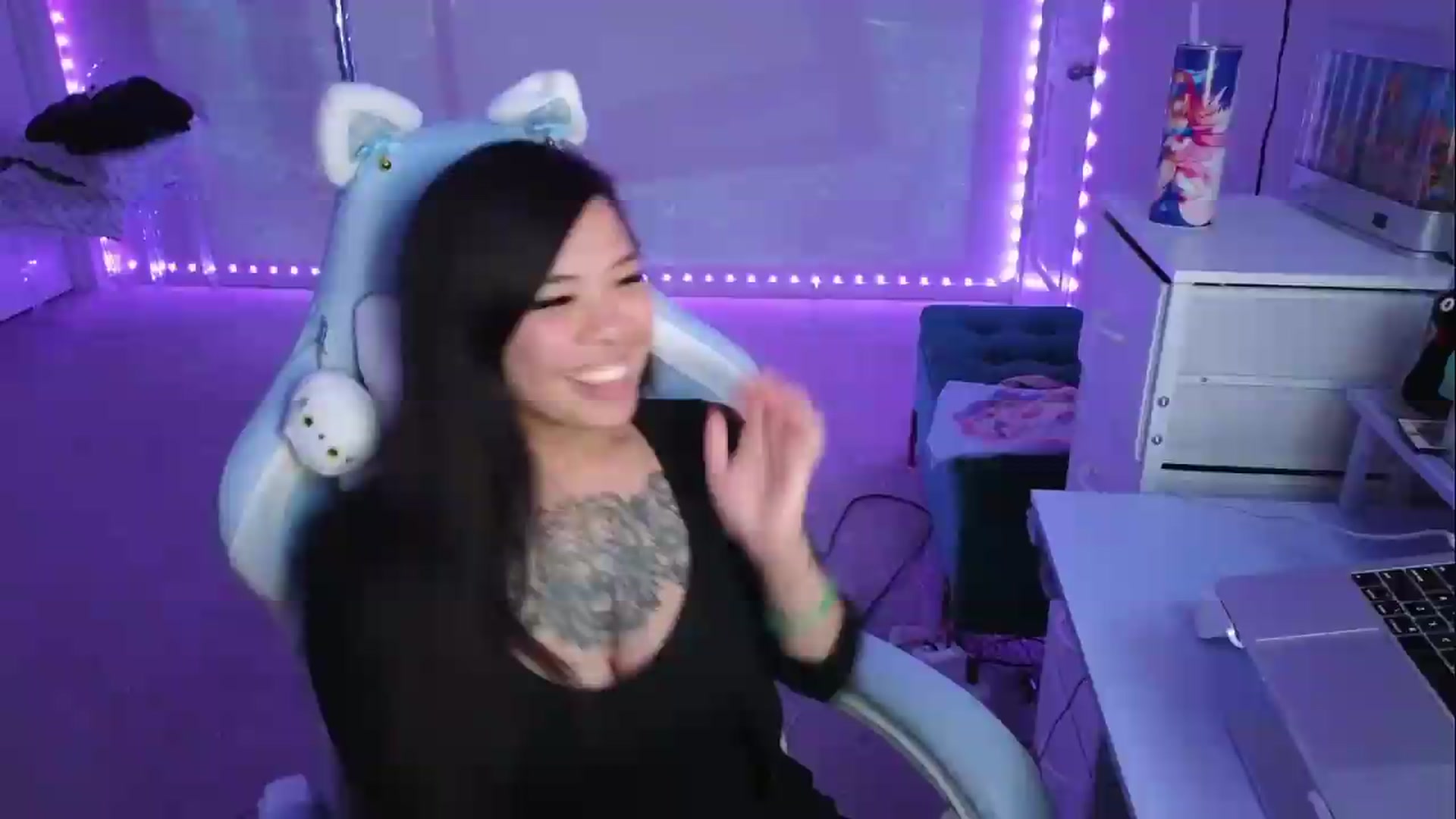 Gallery image thumbnail from dolllface's myfreecams stream on, 05/12/2026, 08:56 image 18 of 20