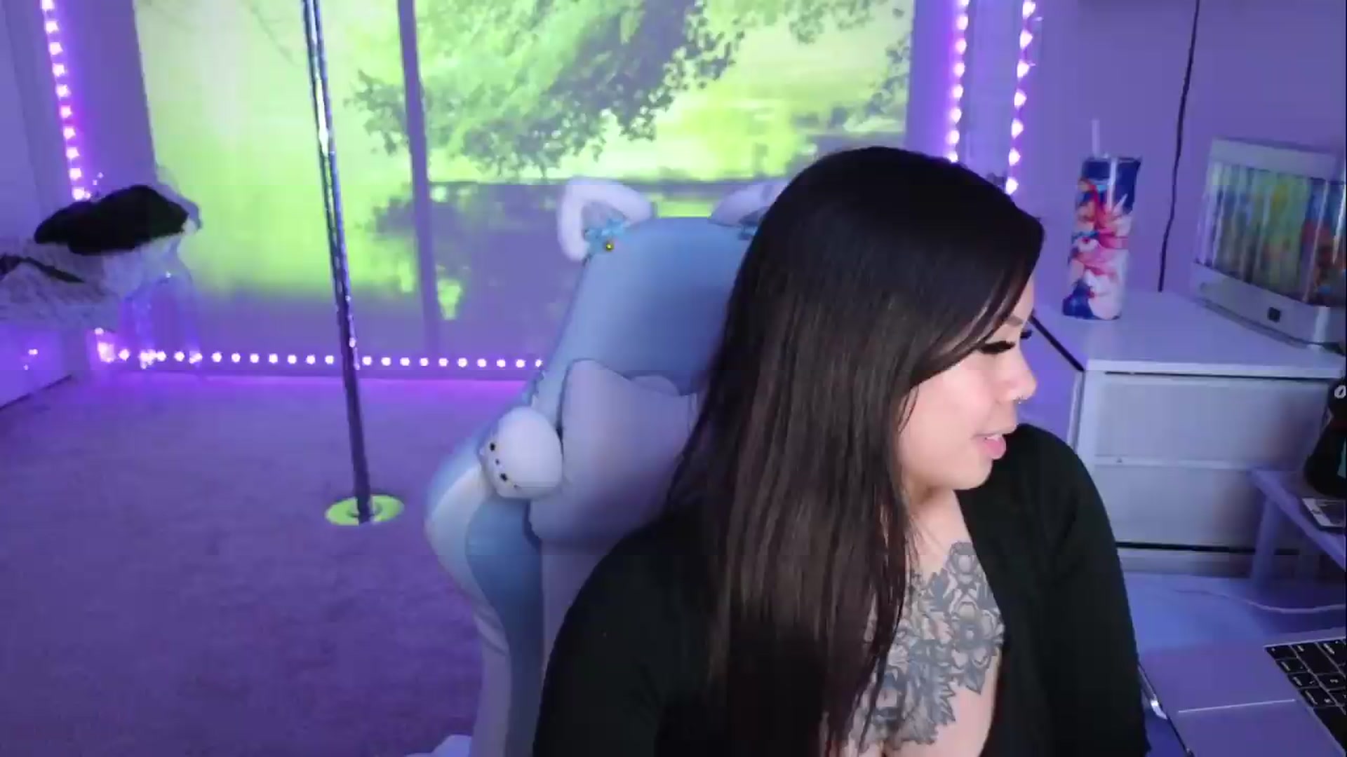 Gallery image thumbnail from dolllface's myfreecams stream on, 05/12/2026, 08:56 image 12 of 20