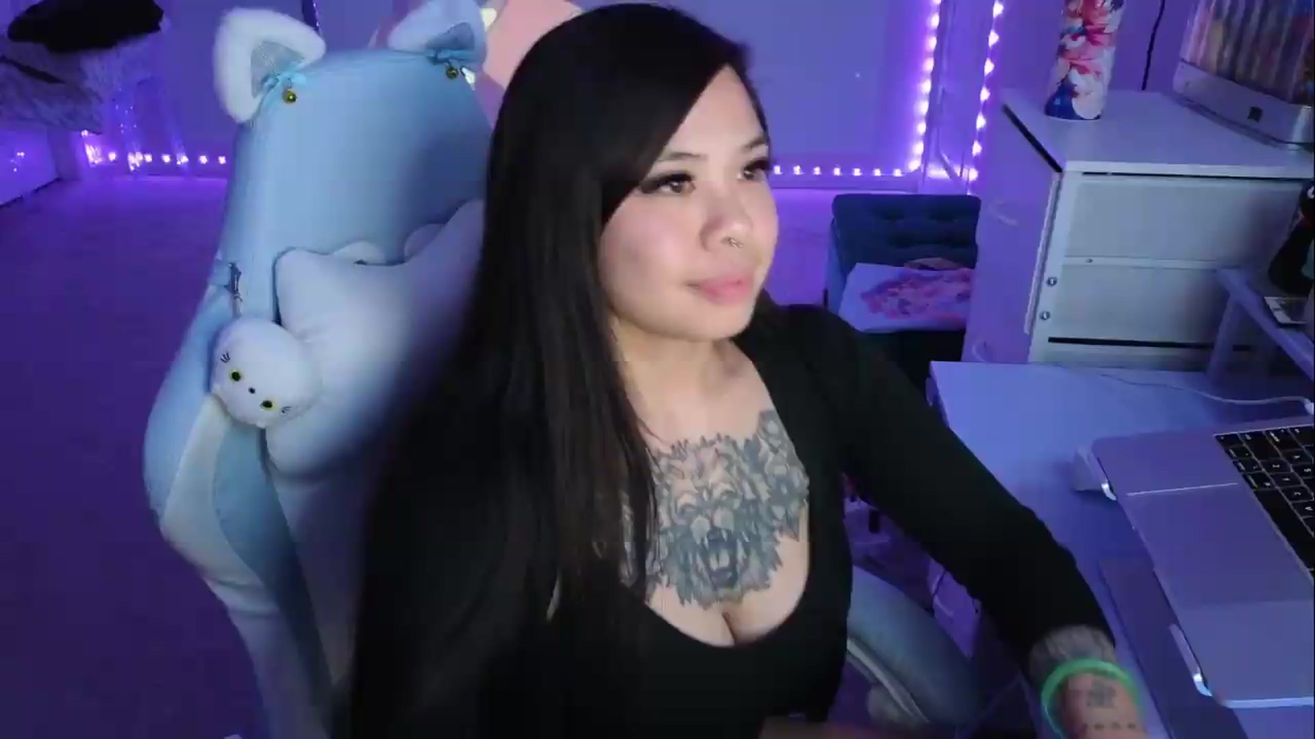 Gallery image thumbnail from dolllface's myfreecams stream on, 05/12/2026, 08:56 image 7 of 20