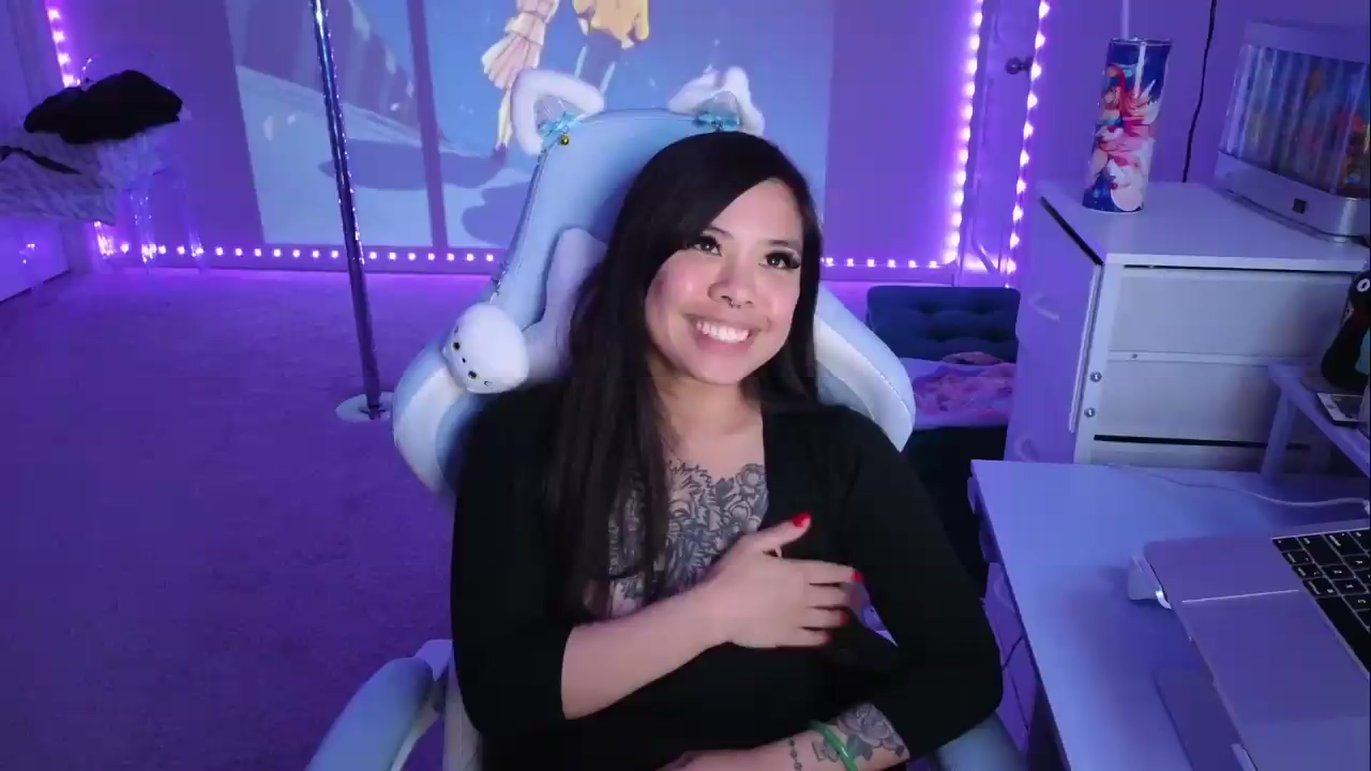 Gallery image thumbnail from dolllface's myfreecams stream on, 05/12/2026, 08:56 image 13 of 20
