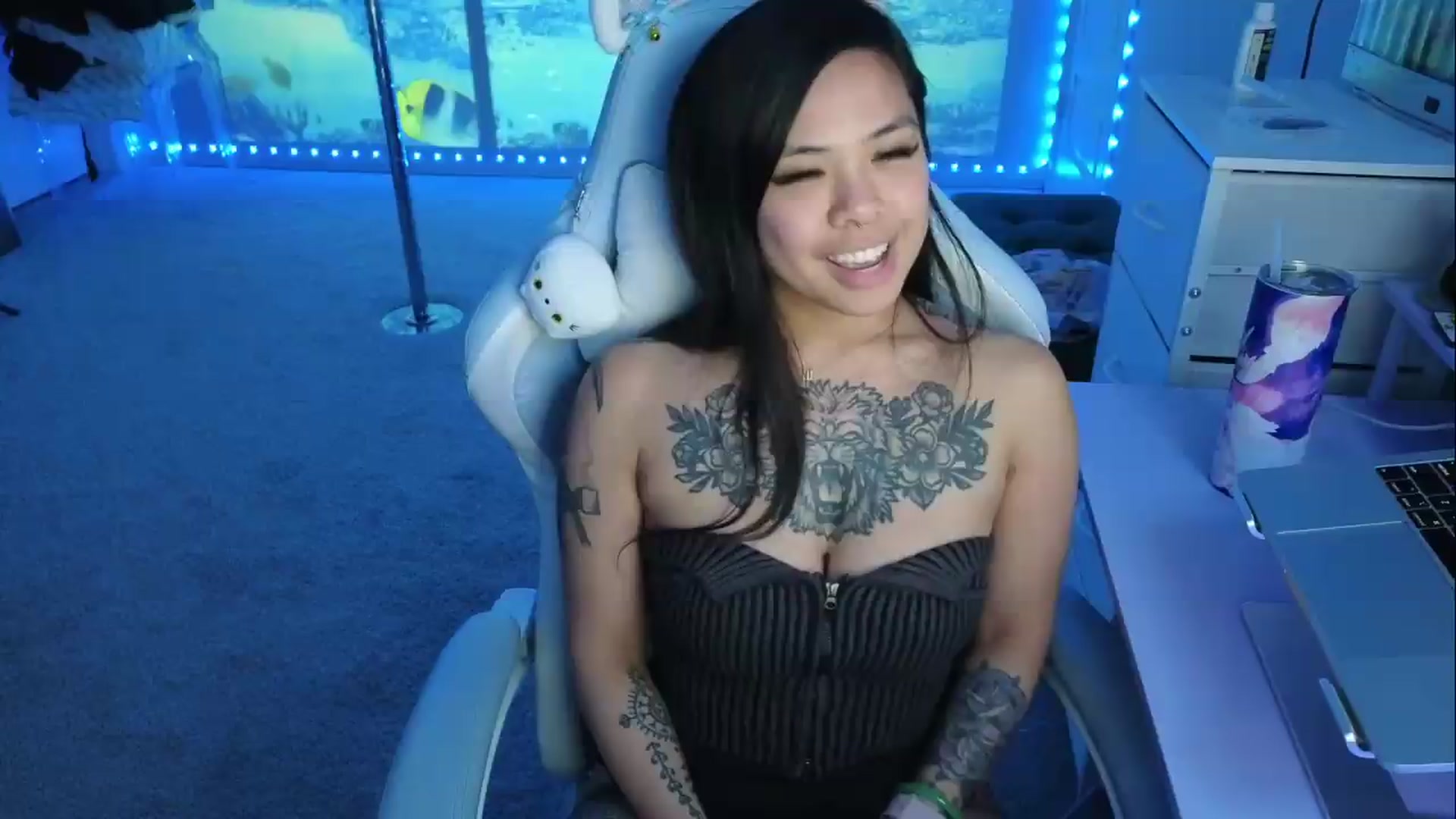 Gallery image thumbnail from dolllface's myfreecams stream on, 05/13/2026, 07:24 image 12 of 20