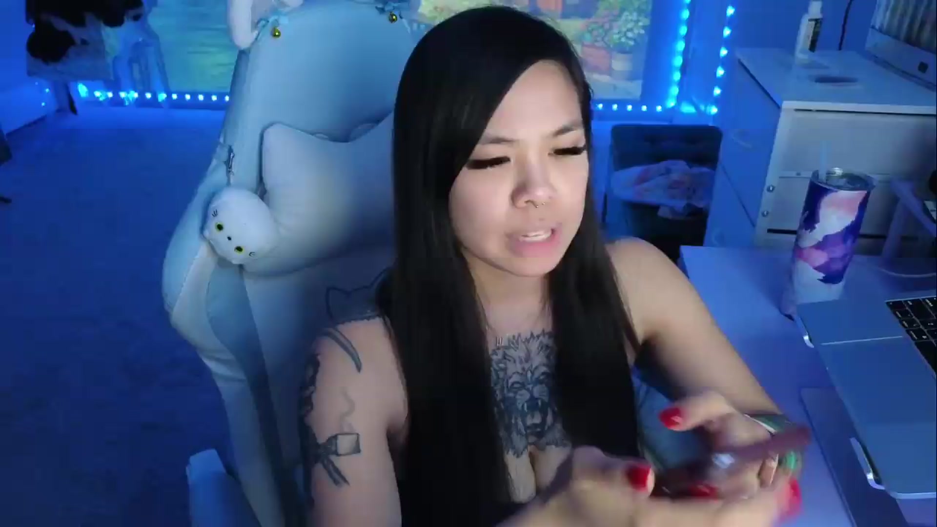 Gallery image thumbnail from dolllface's myfreecams stream on, 05/13/2026, 11:37 image 1 of 20