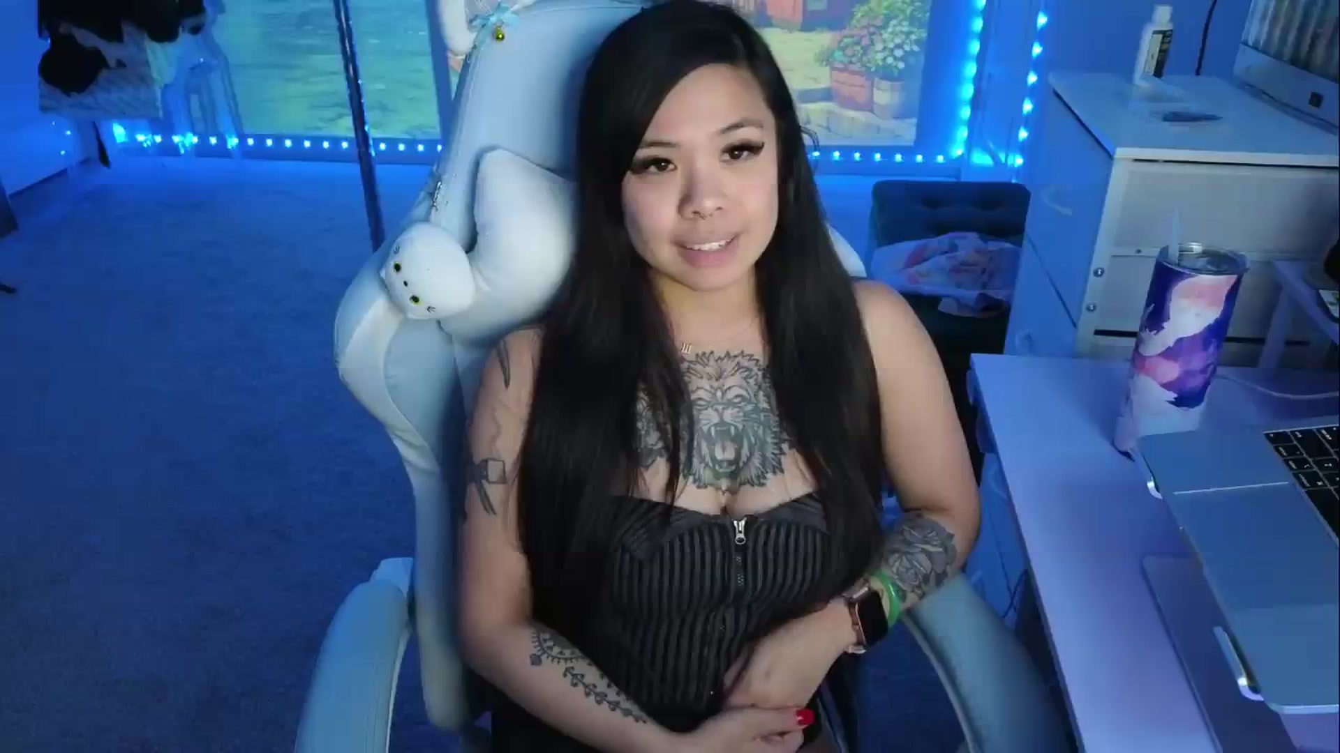 Gallery image thumbnail from dolllface's myfreecams stream on, 05/13/2026, 11:37 image 3 of 20