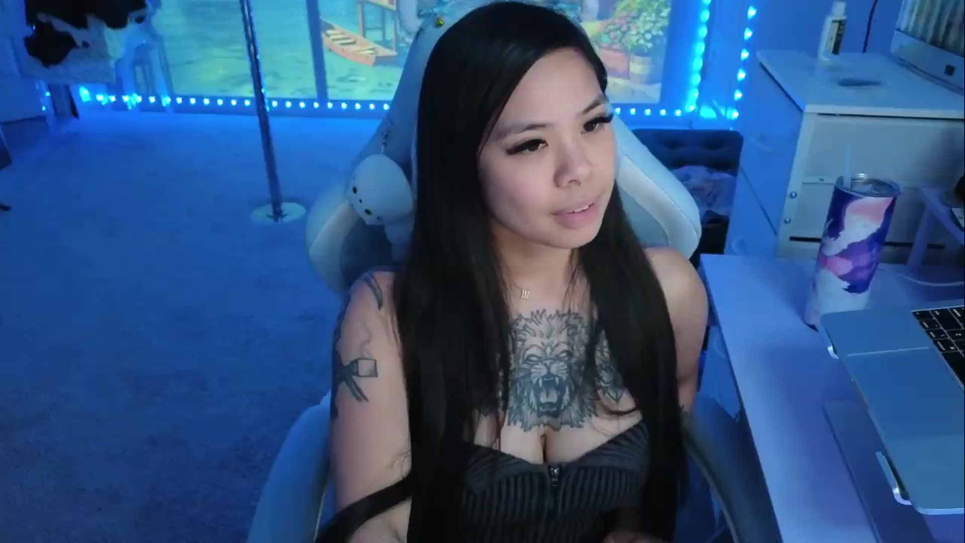 Gallery image thumbnail from dolllface's myfreecams stream on, 05/13/2026, 11:37 image 15 of 20