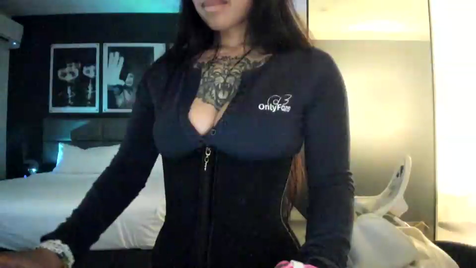 Gallery image thumbnail from dolllface's myfreecams stream on, 05/19/2026, 03:16 image 9 of 20