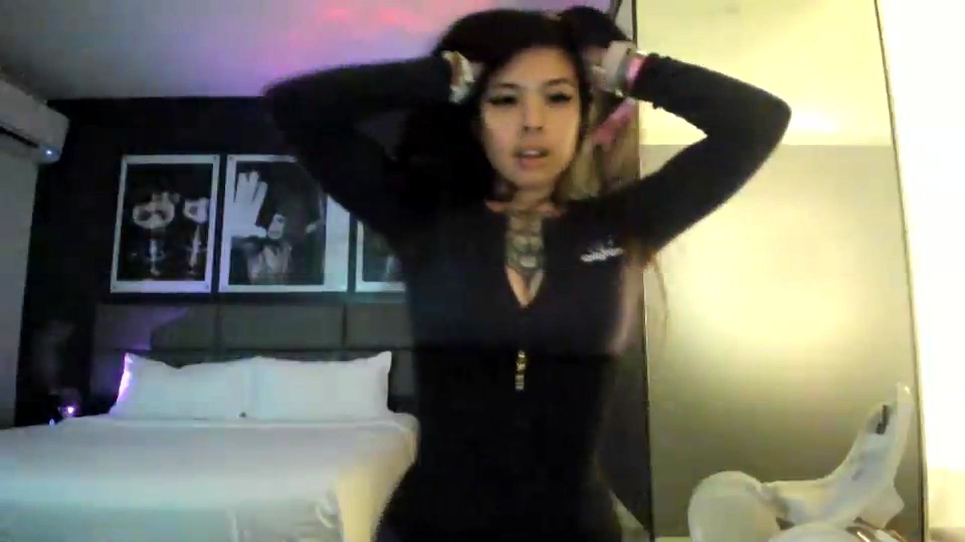 Gallery image thumbnail from dolllface's myfreecams stream on, 05/19/2026, 03:16 image 8 of 20