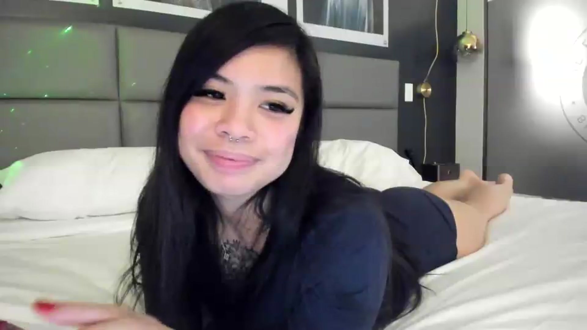 Gallery image thumbnail from dolllface's myfreecams stream on, 05/19/2026, 08:31 image 2 of 20