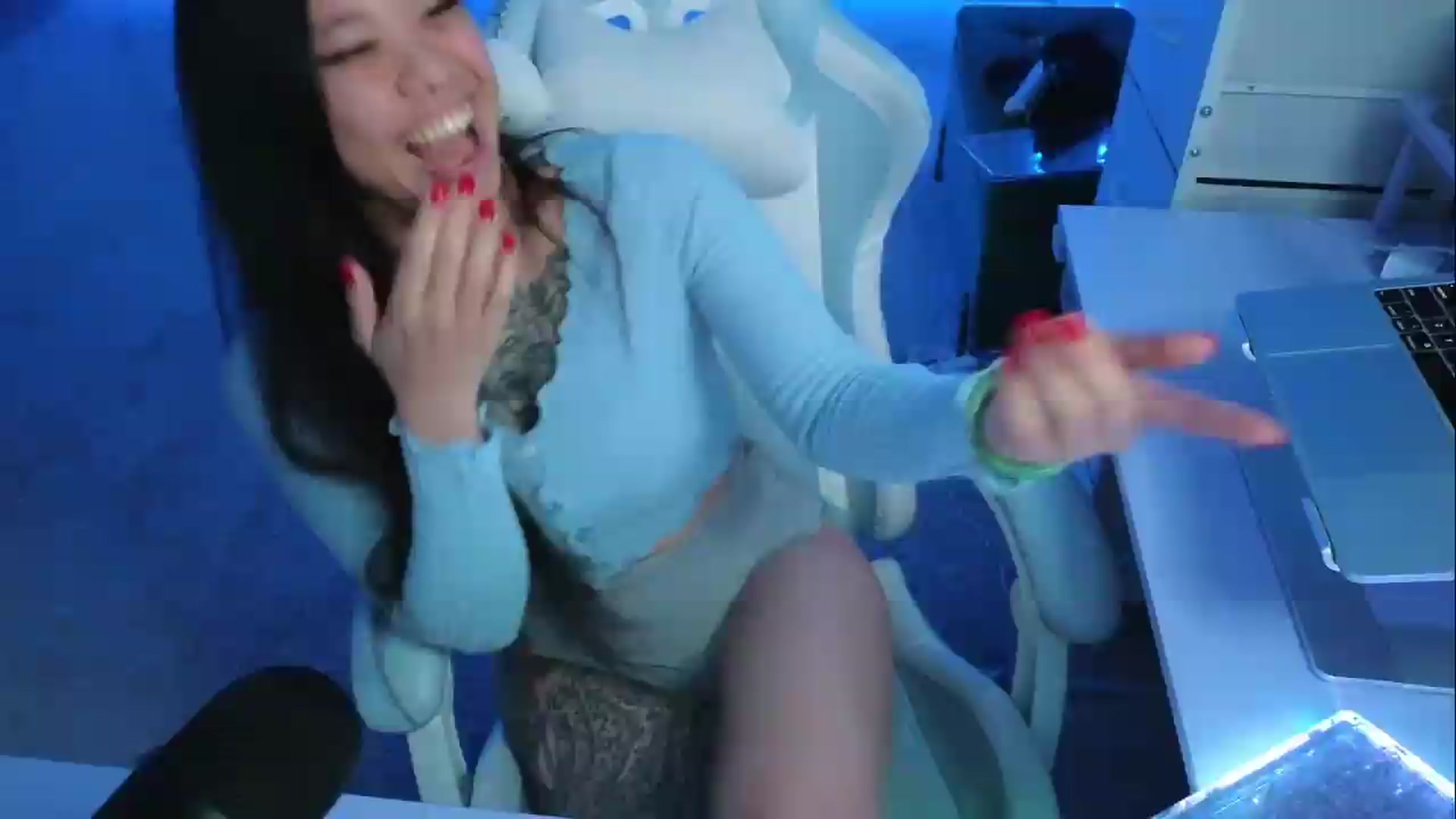 Gallery image thumbnail from dolllface's myfreecams stream on, 05/22/2026, 08:24 image 6 of 20