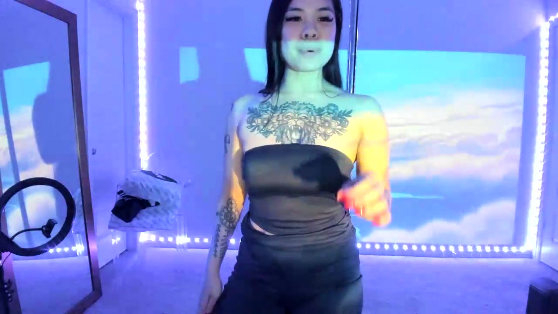 Gallery image thumbnail from dolllface's myfreecams stream on, 05/25/2026, 10:30 image 18 of 20