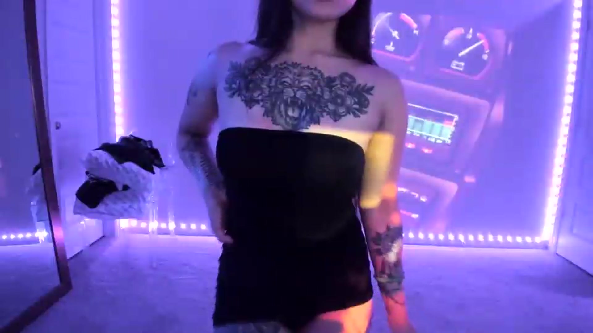 Gallery image thumbnail from dolllface's myfreecams stream on, 05/26/2026, 11:33 image 11 of 20