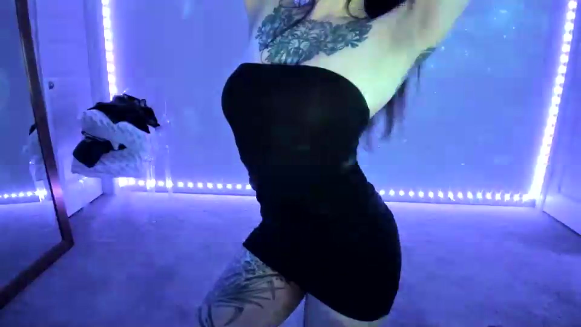 Gallery image thumbnail from dolllface's myfreecams stream on, 05/26/2026, 11:33 image 12 of 20