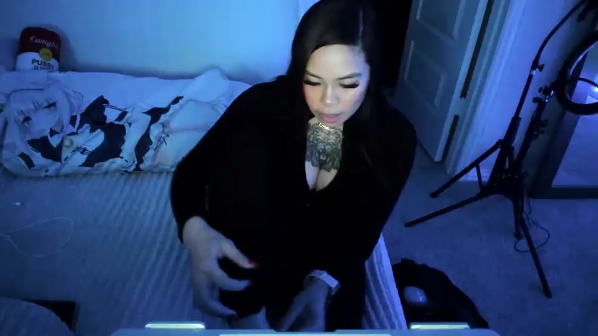 Gallery image thumbnail from dolllface's myfreecams stream on, 05/27/2026, 02:55 image 6 of 20