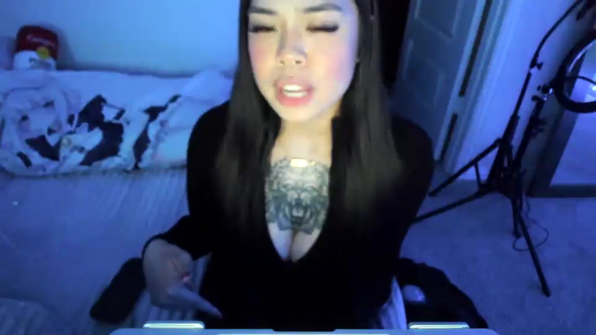 Gallery image thumbnail from dolllface's myfreecams stream on, 05/27/2026, 02:55 image 9 of 20
