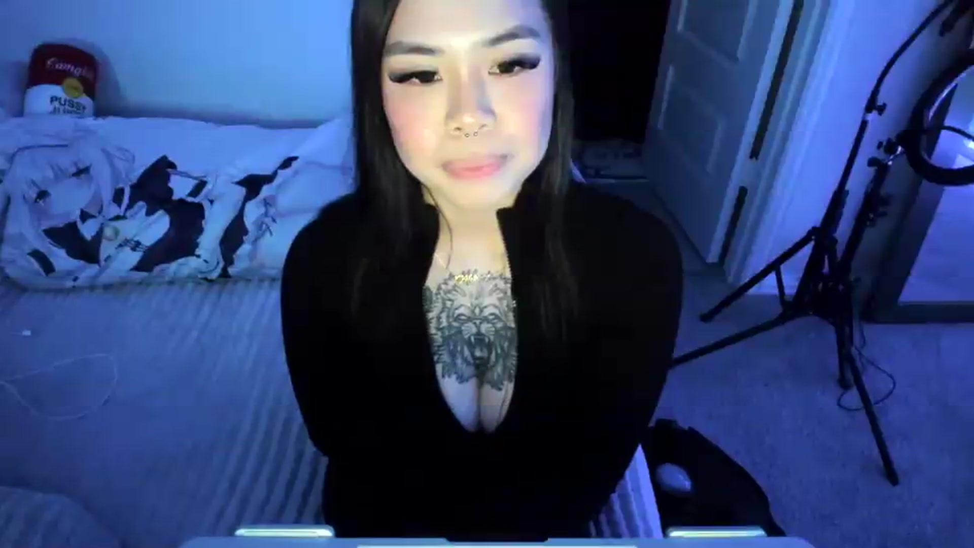 Gallery image thumbnail from dolllface's myfreecams stream on, 05/27/2026, 02:55 image 17 of 20
