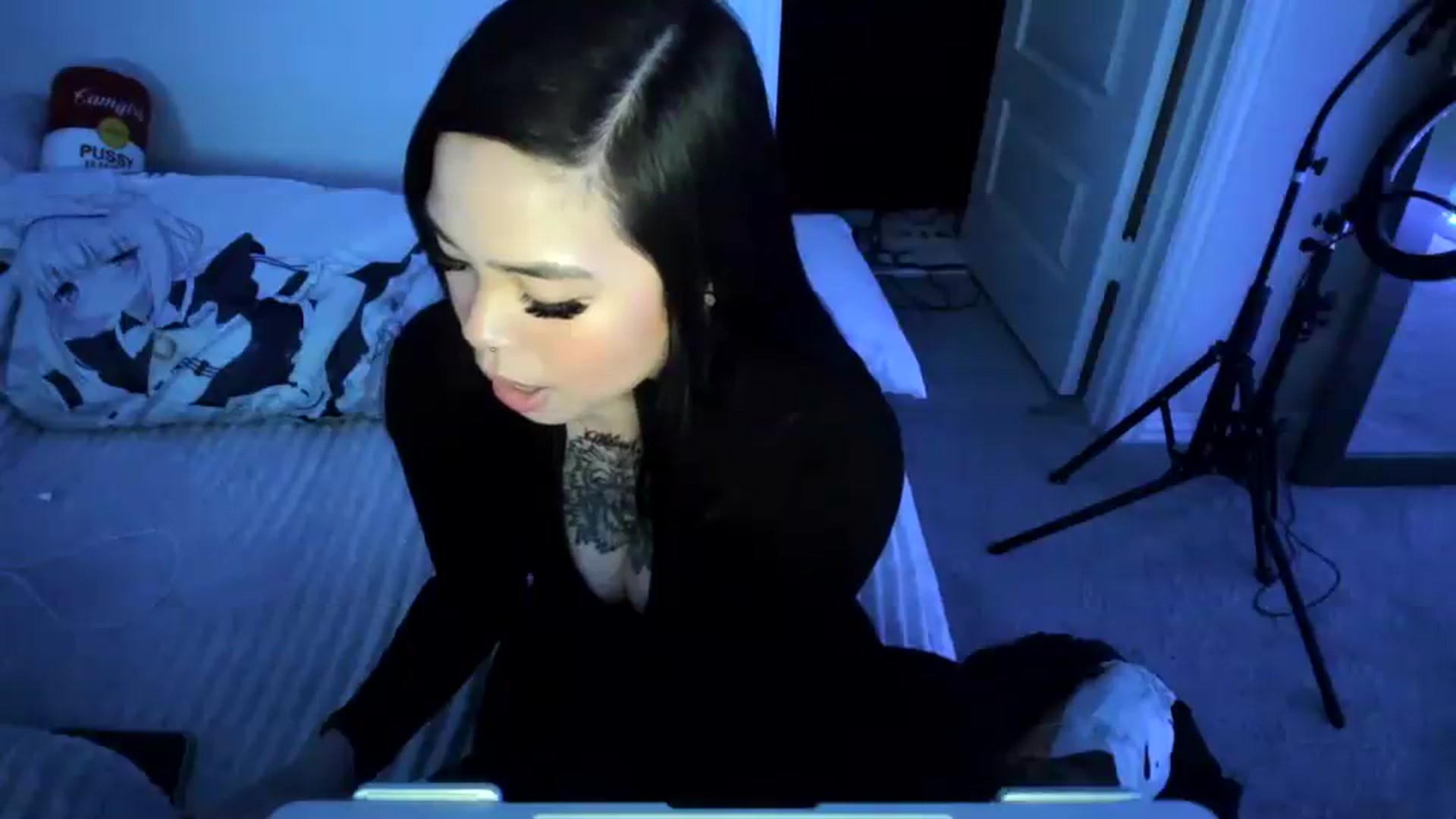 Gallery image thumbnail from dolllface's myfreecams stream on, 05/27/2026, 02:55 image 4 of 20