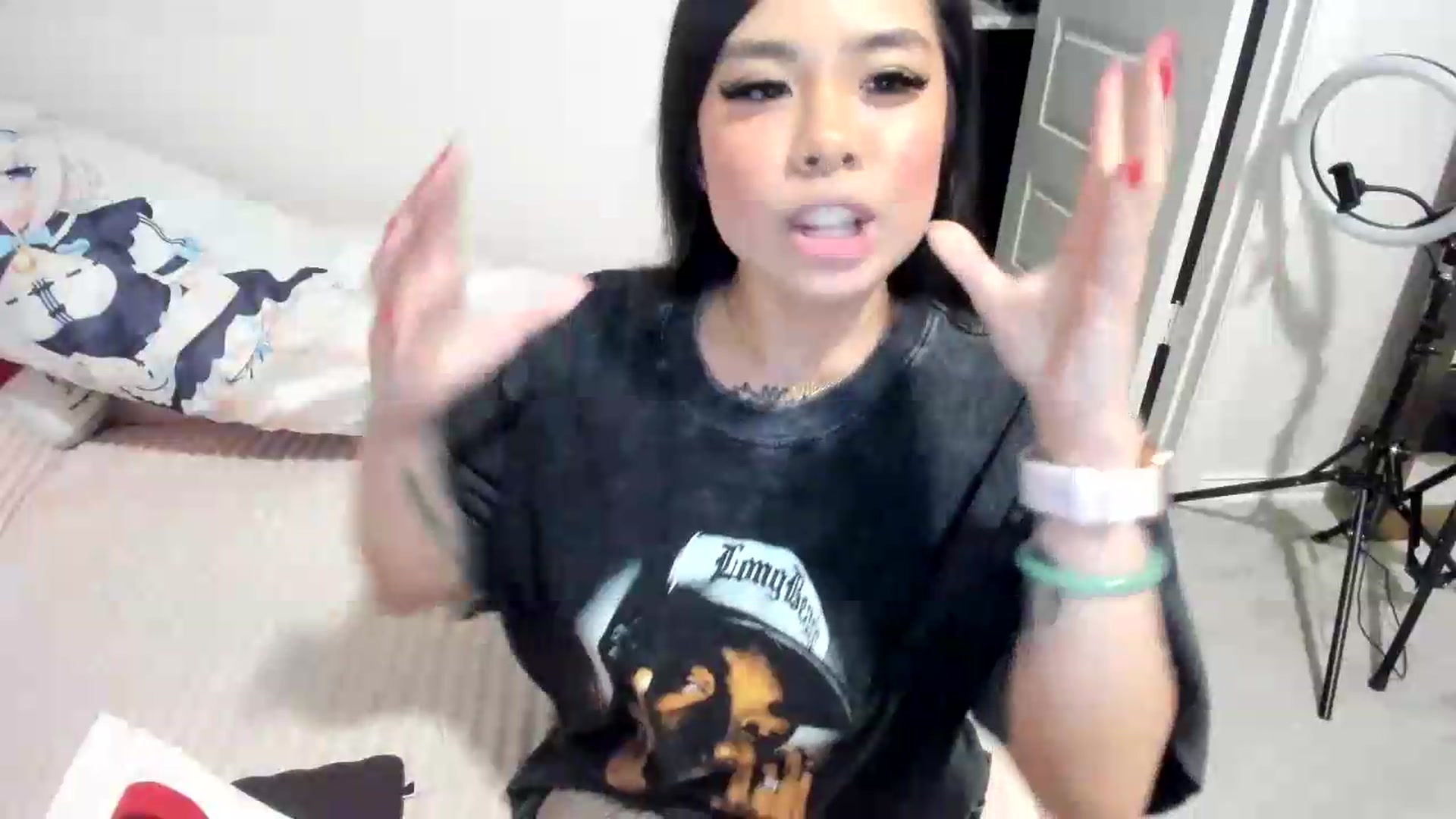 Gallery image thumbnail from dolllface's myfreecams stream on, 06/01/2026, 03:25 image 13 of 20