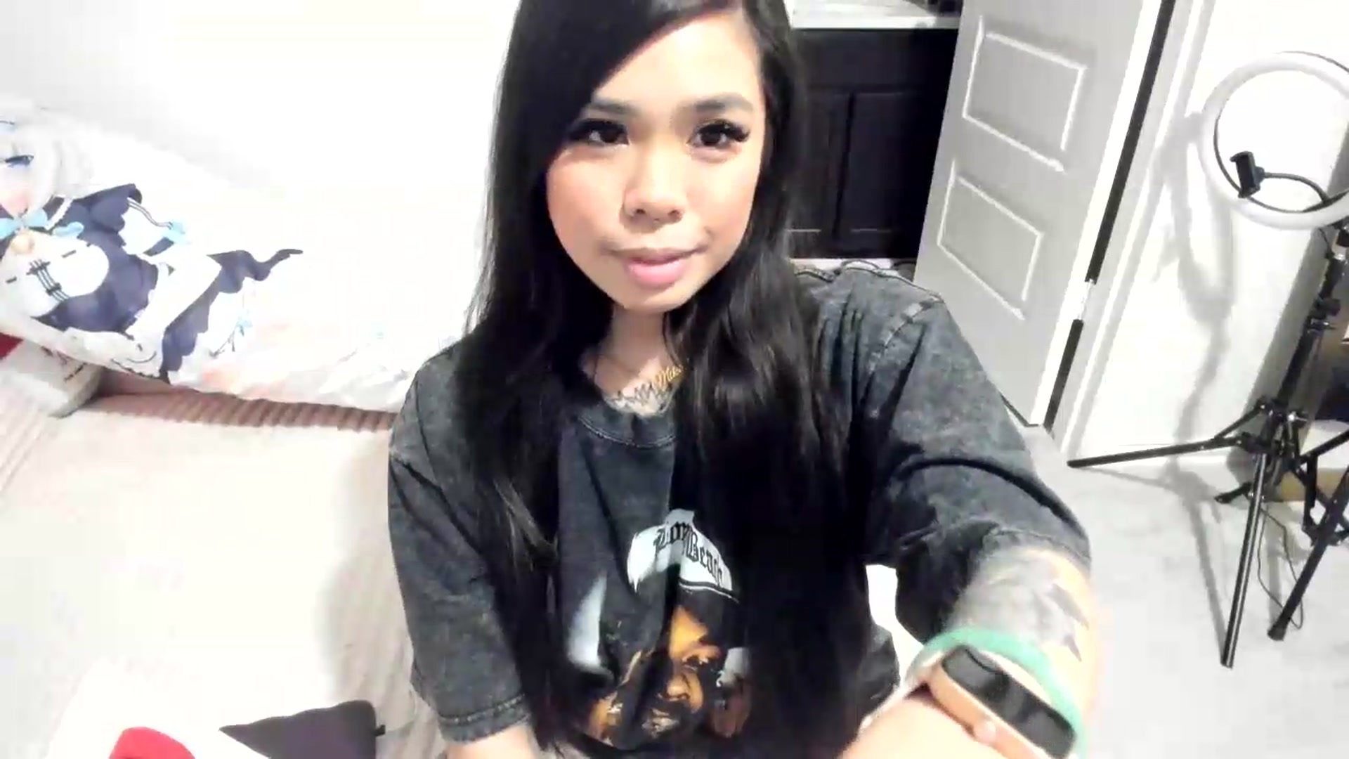 Gallery image thumbnail from dolllface's myfreecams stream on, 06/01/2026, 03:25 image 17 of 20