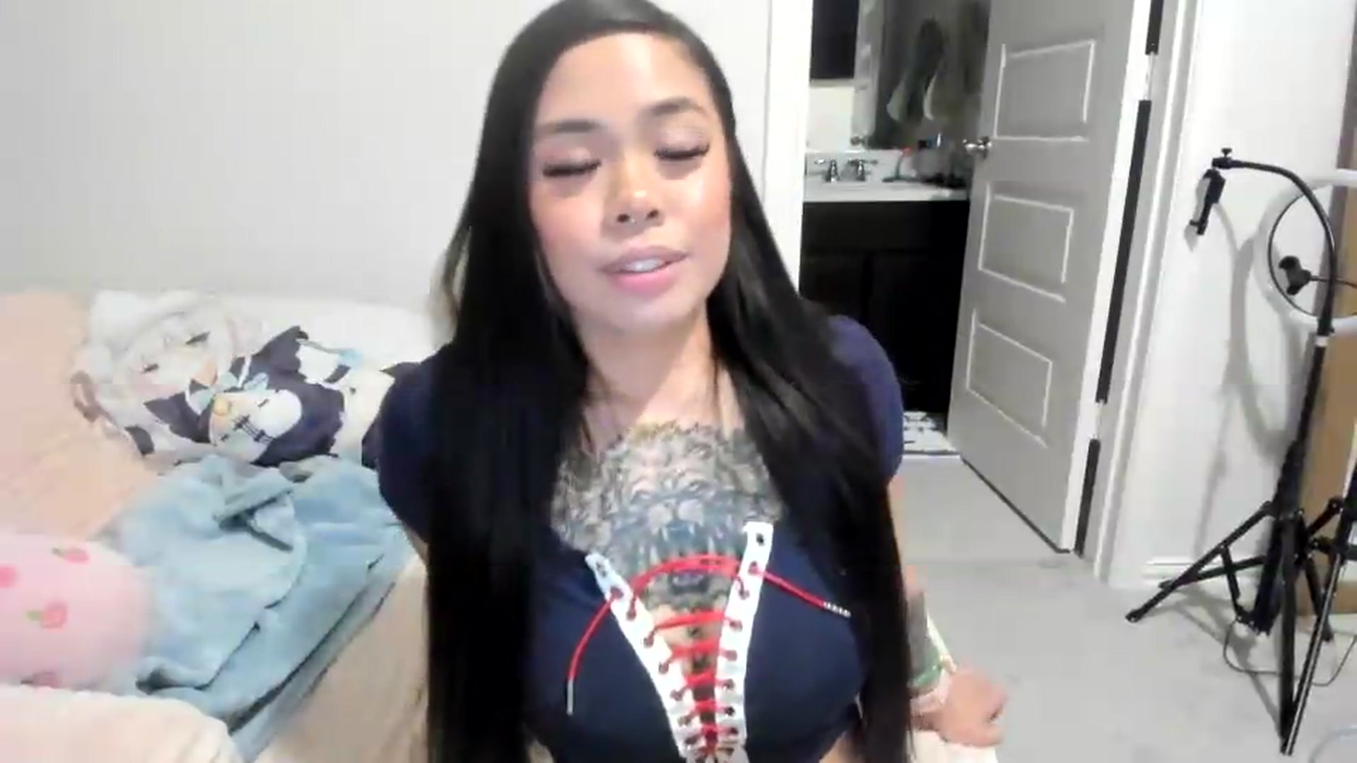 Gallery image thumbnail from dolllface's myfreecams stream on, 06/12/2026, 02:46 image 10 of 20