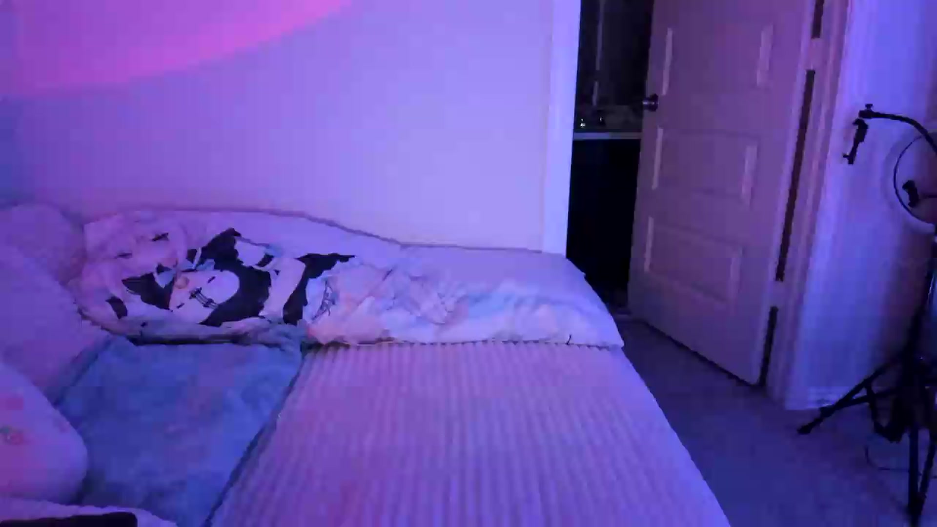 Gallery image thumbnail from dolllface's myfreecams stream on, 06/13/2026, 09:04 image 1 of 20