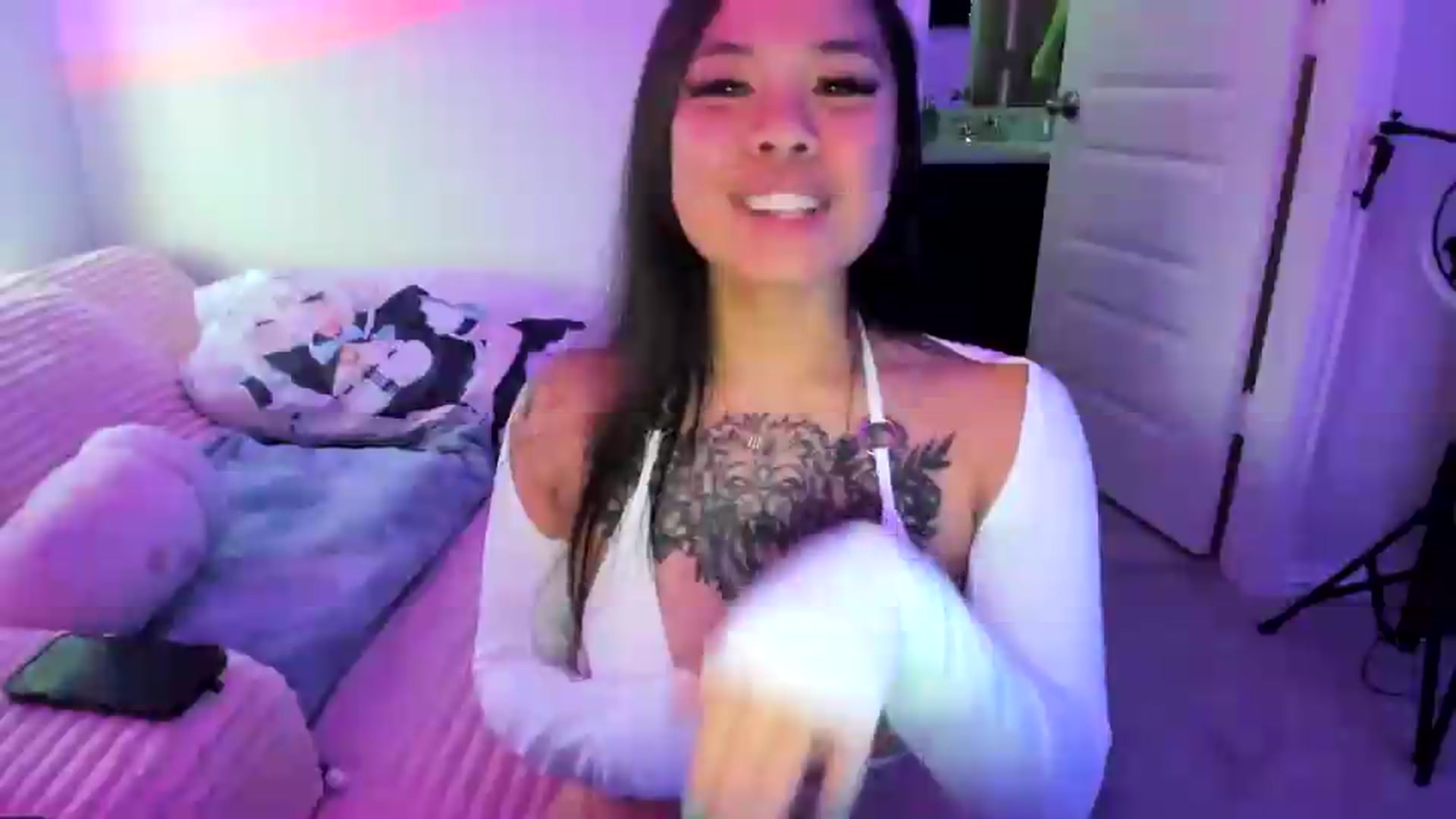 Gallery image thumbnail from dolllface's myfreecams stream on, 06/13/2026, 11:32 image 19 of 20