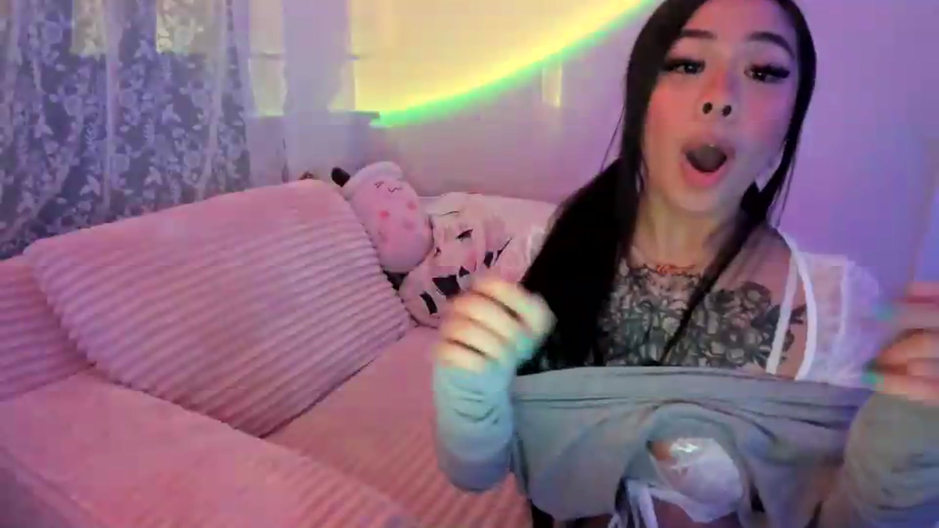 Gallery image thumbnail from dolllface's myfreecams stream on, 06/14/2026, 06:37 image 19 of 20