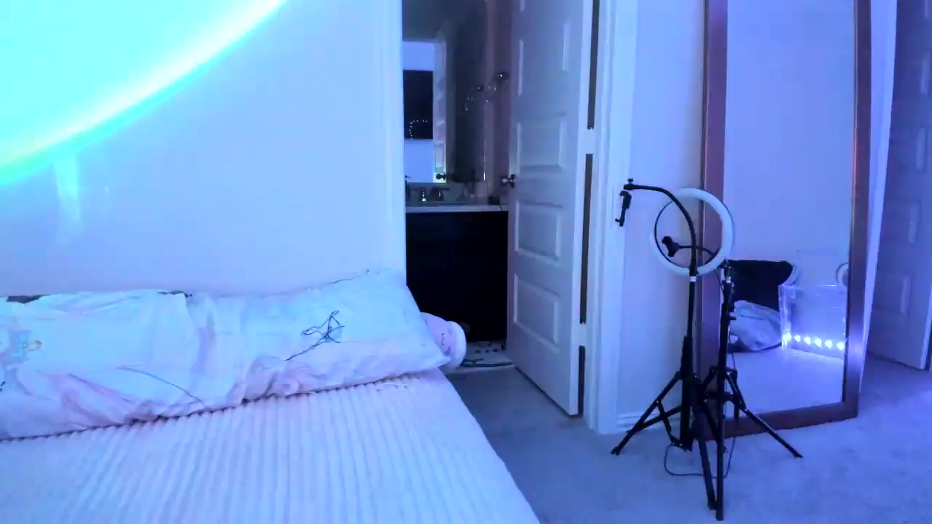 Gallery image thumbnail from dolllface's myfreecams stream on, 06/16/2026, 11:32 image 10 of 20