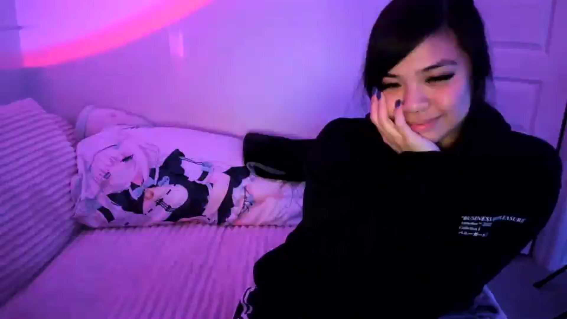 Gallery image thumbnail from dolllface's myfreecams stream on, 06/24/2026, 07:09 image 12 of 20