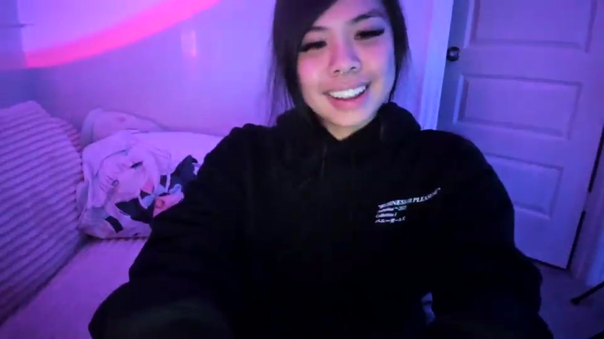 Gallery image thumbnail from dolllface's myfreecams stream on, 06/24/2026, 07:09 image 14 of 20