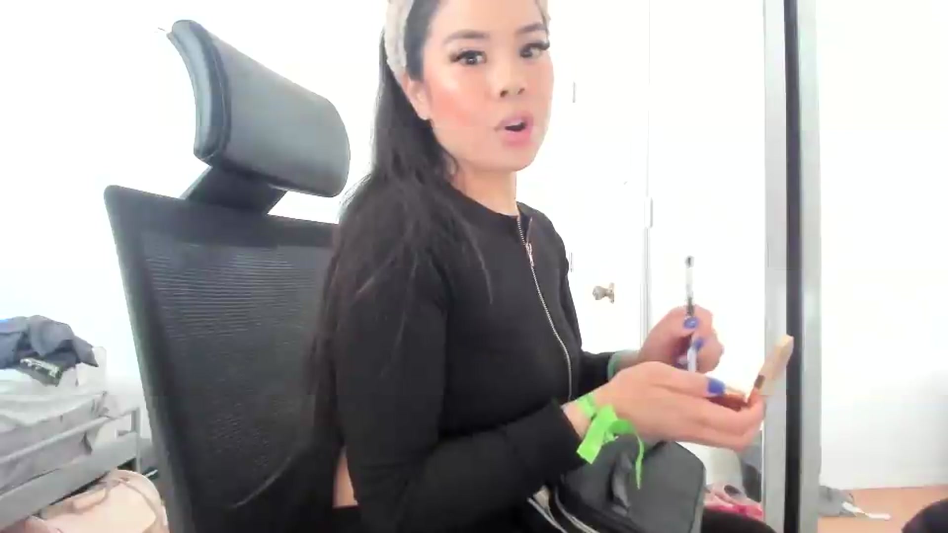 Gallery image thumbnail from dolllface's myfreecams stream on, 06/28/2026, 19:39 image 9 of 20