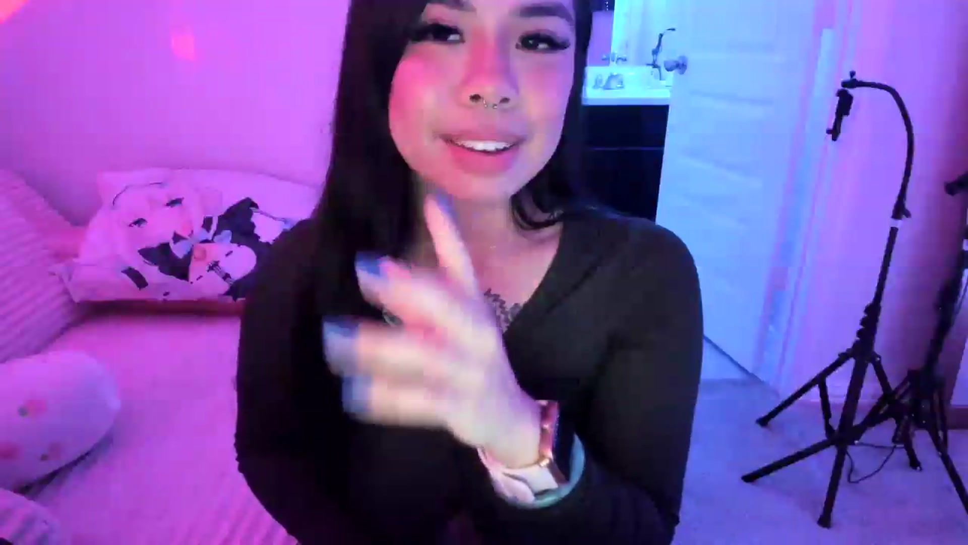 Gallery image thumbnail from dolllface's myfreecams stream on, 07/03/2026, 10:36 image 10 of 20