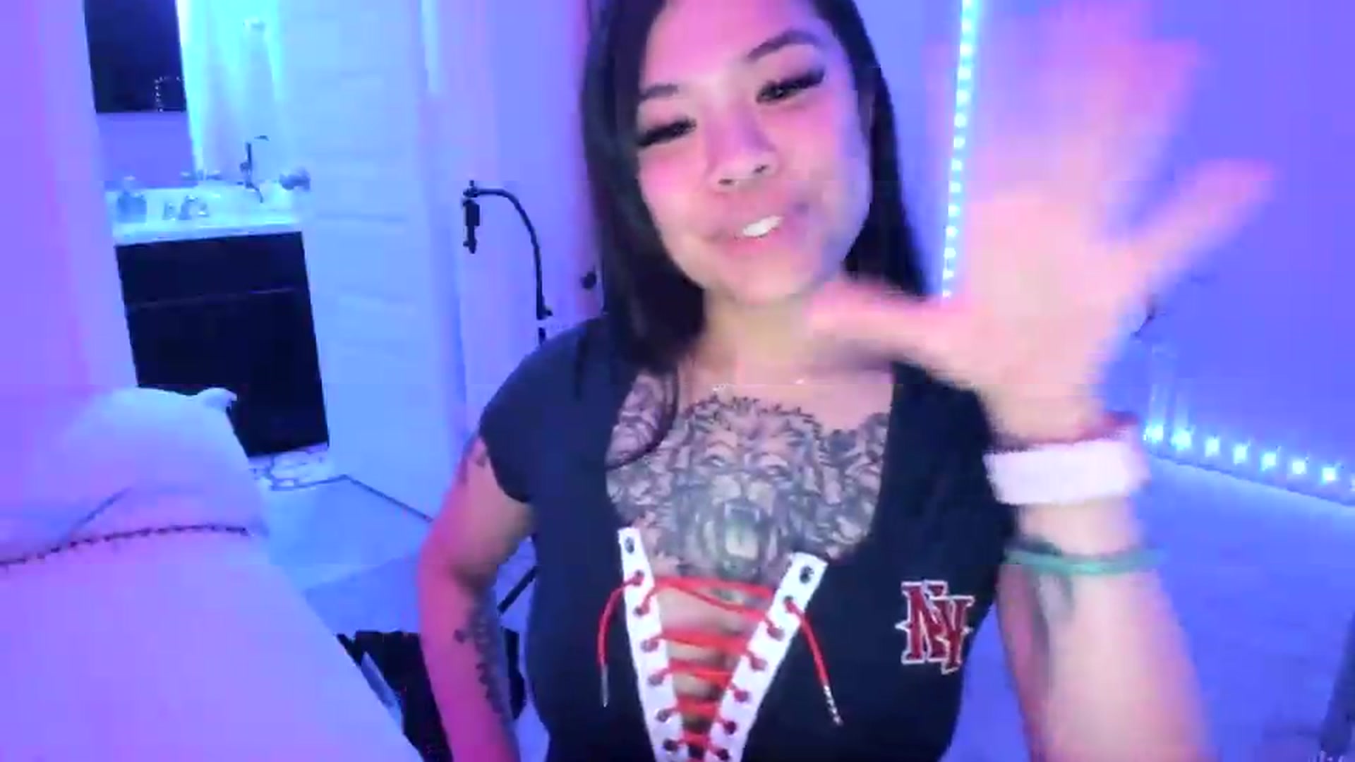 Gallery image thumbnail from dolllface's myfreecams stream on, 07/04/2026, 11:34 image 7 of 20