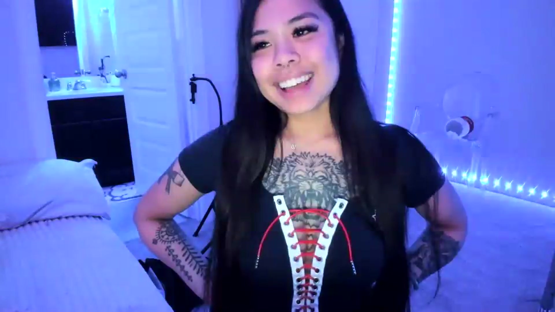 Gallery image thumbnail from dolllface's myfreecams stream on, 07/04/2026, 11:34 image 8 of 20