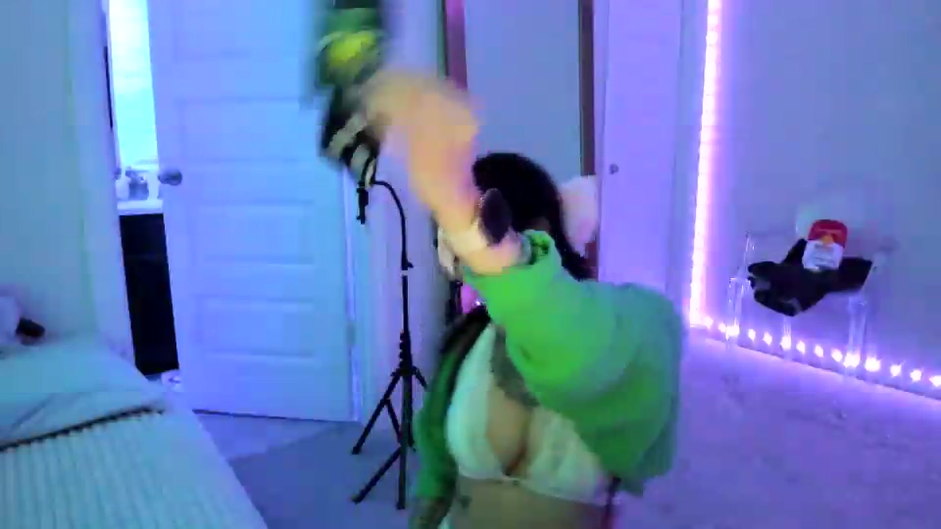 Gallery image thumbnail from dolllface's myfreecams stream on, 07/05/2026, 10:24 image 6 of 20