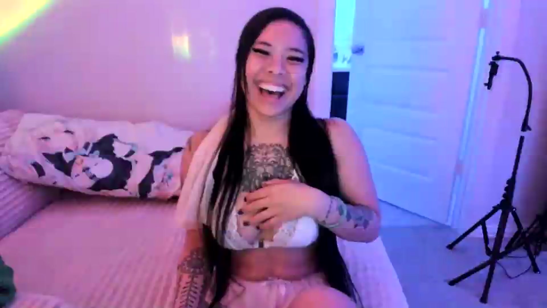 Gallery image thumbnail from dolllface's myfreecams stream on, 07/05/2026, 10:24 image 9 of 20