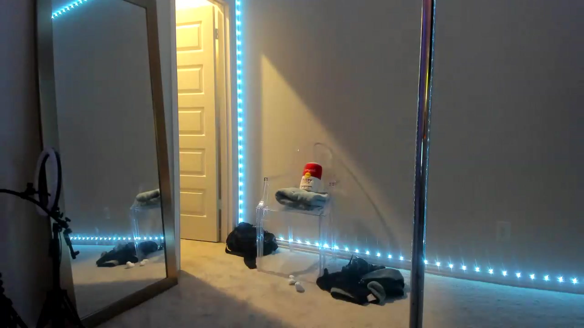 Gallery image thumbnail from dolllface's myfreecams stream on, 07/12/2026, 09:27 image 4 of 20