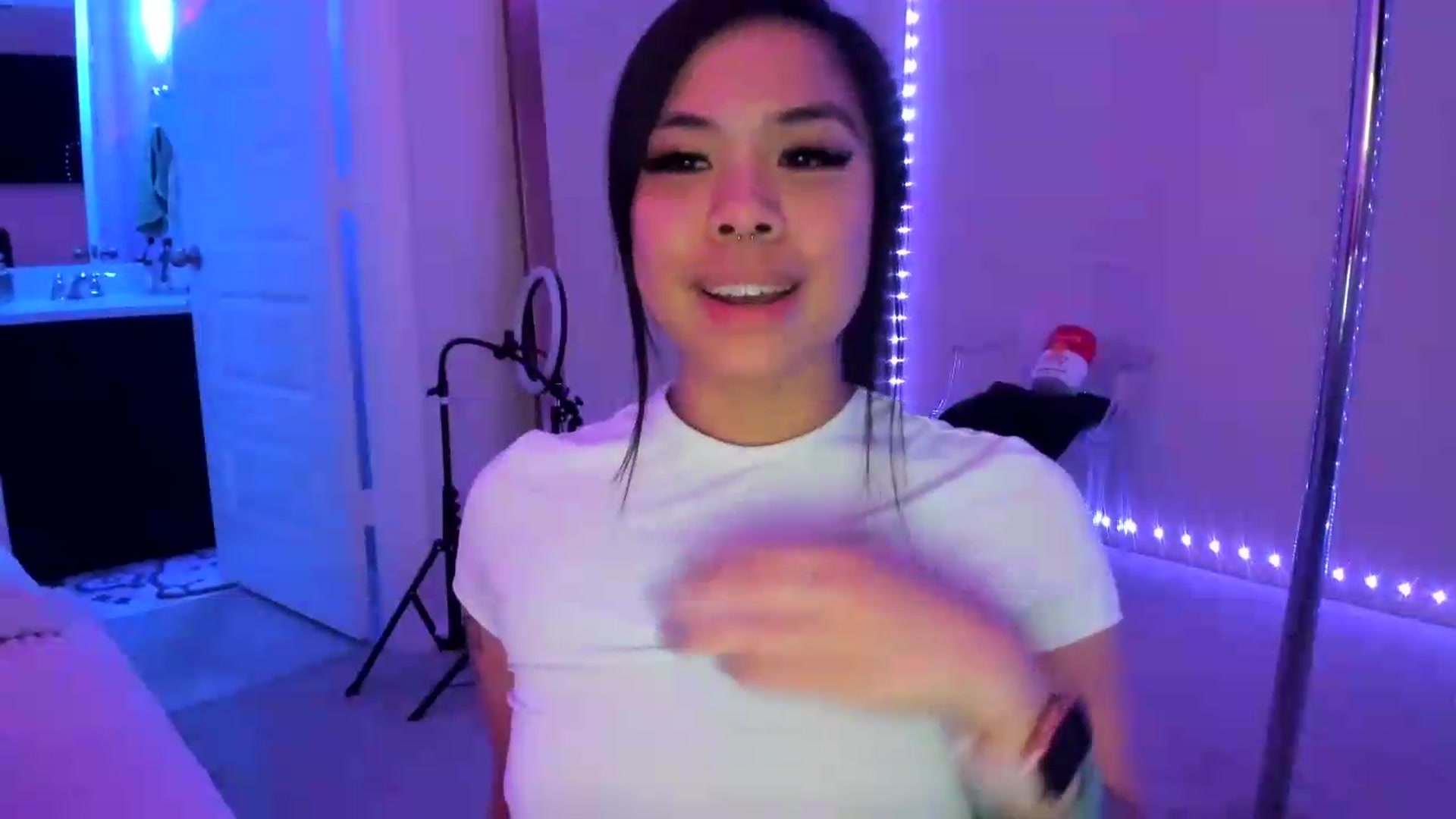 Gallery image thumbnail from dolllface's myfreecams stream on, 07/17/2026, 09:31 image 3 of 20