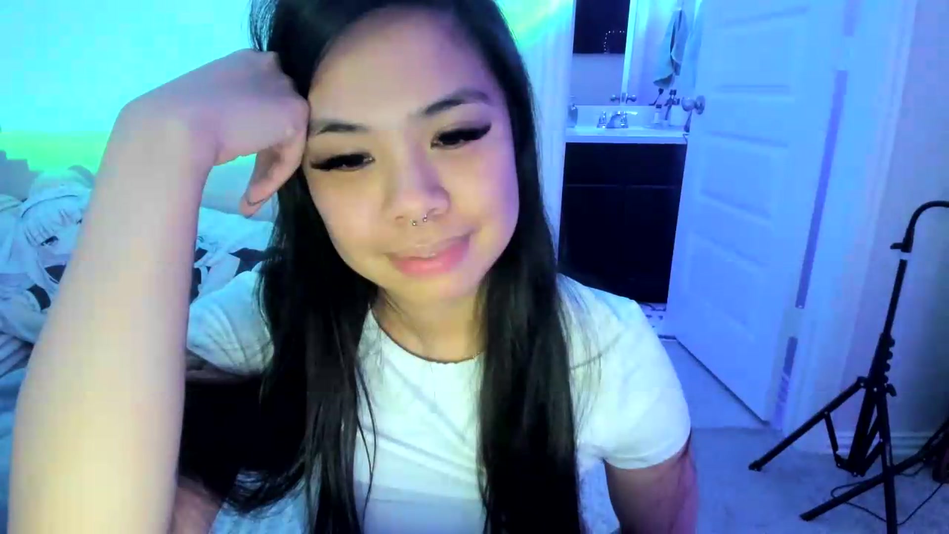 Gallery image thumbnail from dolllface's myfreecams stream on, 07/17/2026, 11:37 image 19 of 20