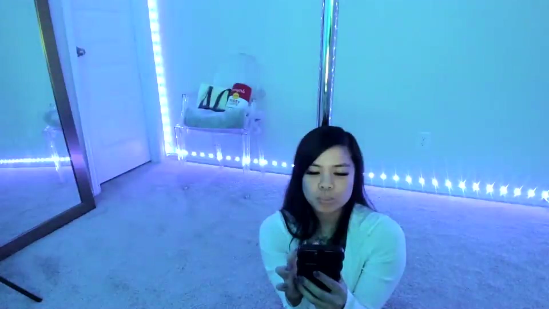 Gallery image thumbnail from dolllface's myfreecams stream on, 07/22/2026, 08:30 image 16 of 20