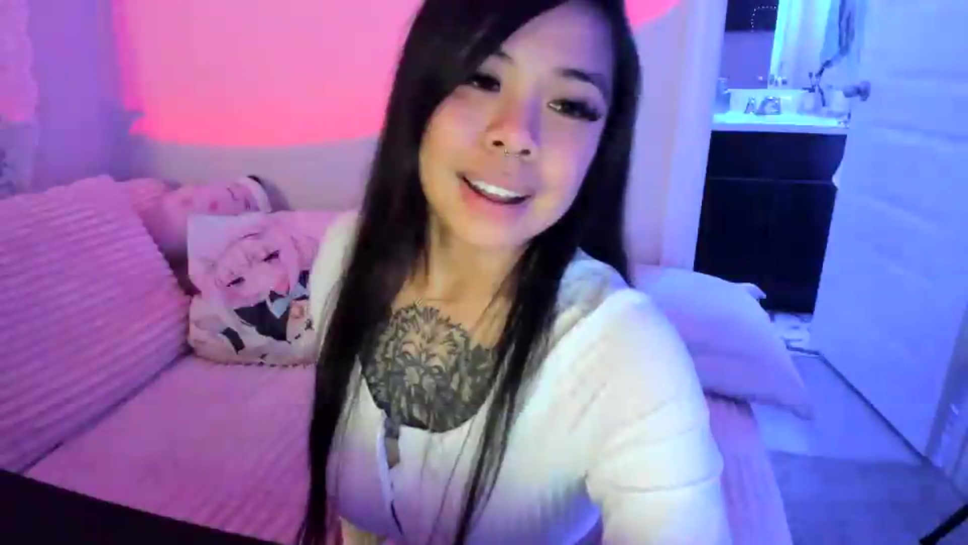 Gallery image thumbnail from dolllface's myfreecams stream on, 07/22/2026, 10:57 image 11 of 20